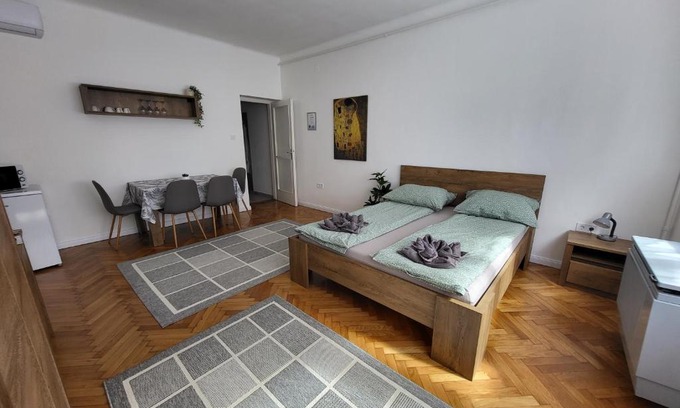 Pecs Apartment | Downtown Studio Apartman