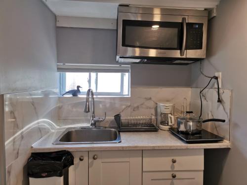 Ottawa Division Apartment | Downtown Studio