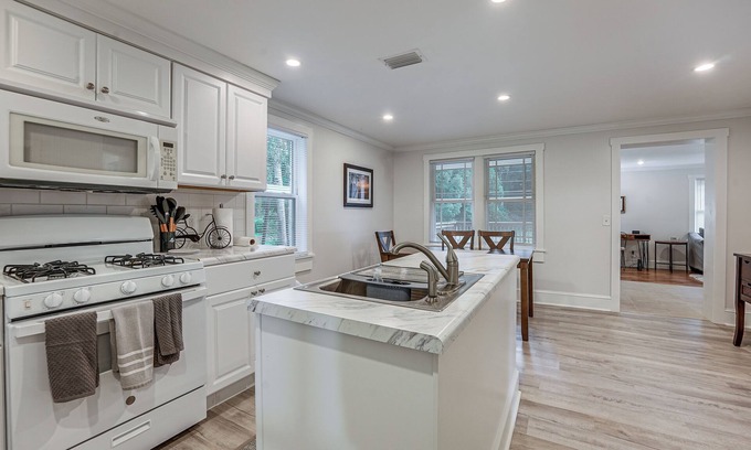 Thomasville House | Downtown Thomasville Home w/Yard & Fire Pit
