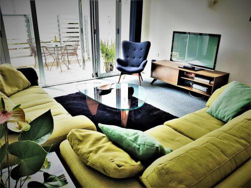 Auckland Central Business District Apartment | Downtown Townhouse Special