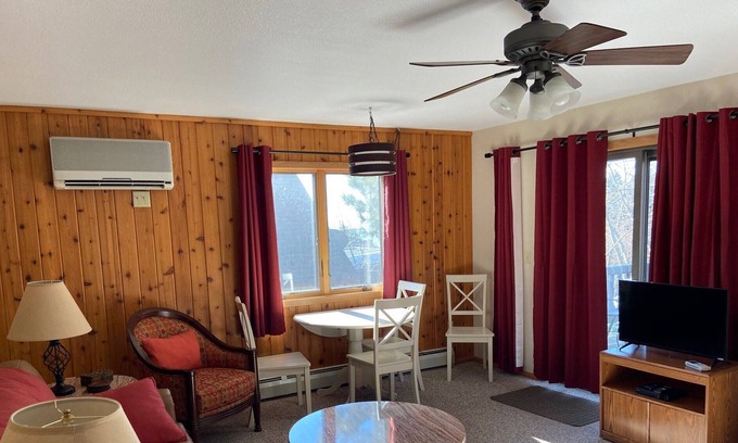 Grand Marais Condo | Downtown Treehouse
