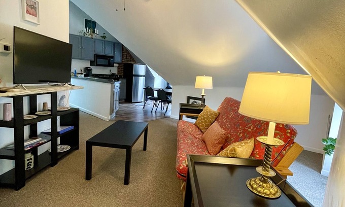 Woodward Heights Apartment | Downtown Two Bedroom Apartment in Downtown Lexington near Rupp Arena