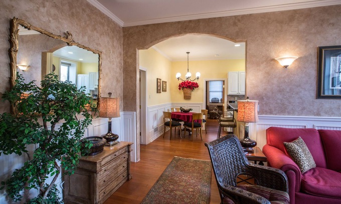 Glenwood Springs Apartment | Downtown Unit Sleeps 4 Private, Roomy, walking distance to everything, dogs ok