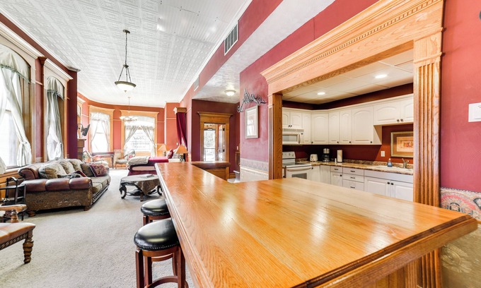 Yankton Apartment | Downtown Yankton Suite: Walk to Restaurants!