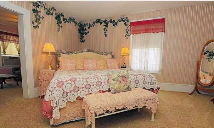Ste Genevieve Apartment | Dr. Hertich House was built in 1850 & is in the heart of historic Ste. Genevieve