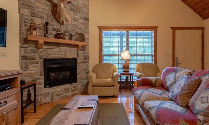 Branson West Cabin | Dragan's Den 2 Bedroom Cabin by RedAwning