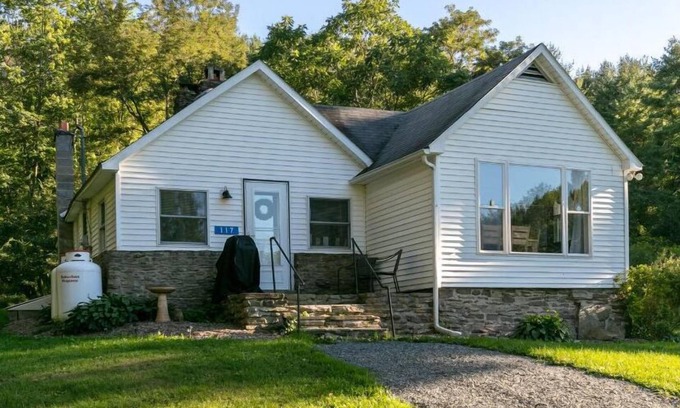 Wellsboro House | Dragonfly Cottage-Pet-friendly, relaxing Wellsboro retreat