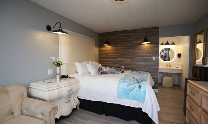 Hastings Hotel | Dragonfly Inn and Suites