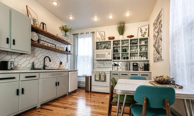 Downtown Dubuque House | Drake House Family: Big Blue Downtown 1