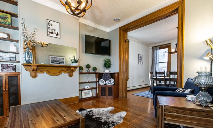Dubuque House | Drake House Family: Big Blue Downtown 2