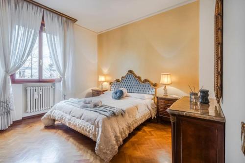 Old Town Apartment | Drake's Royal Suite - City Centre & Train Station