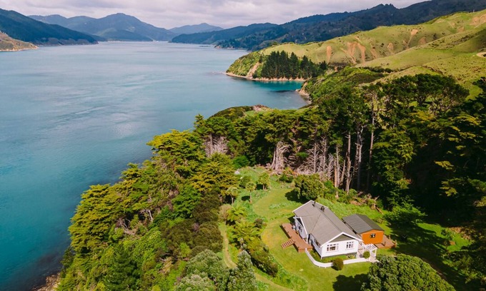 Queen Charlotte Sound House | Dramatic views of Tory Channel and the West Head