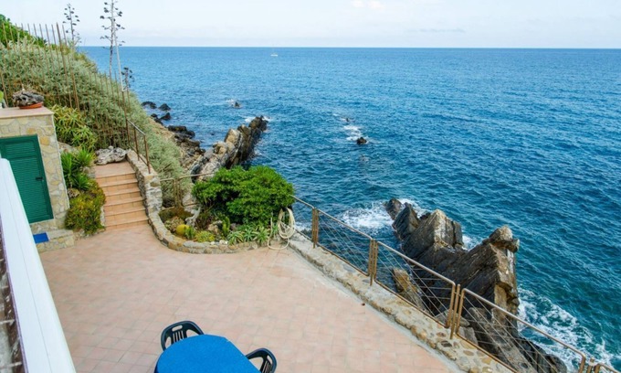 Piani-Ciapin Apartment | Dream Apartment by the sea