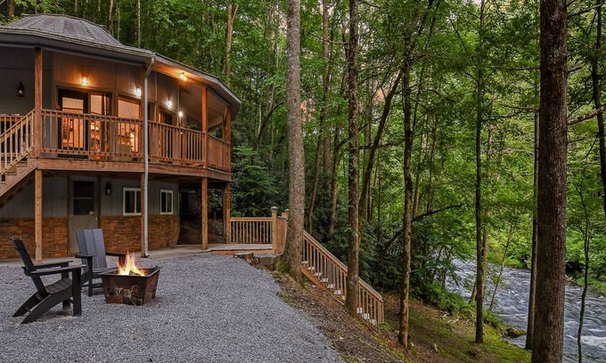 Townsend House | Dream Catcher (1-Bedroom Home) - Pets Allowed by RedAwning