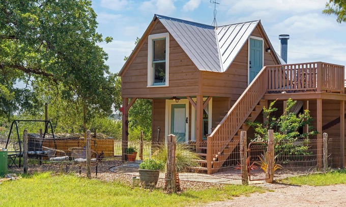 Fredericksburg Cabin | Dream Catcher, Hot tub, Fire Pit, Pet Friendly