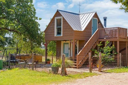 Fredericksburg House | Dream Catcher Hot tub Fire Pit Pet Friendly