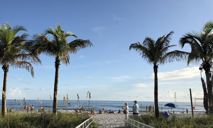 Madeira Beach Condo | DREAM GETAWAY 2 BD 2BATH 1st floor Waterfront Condo complex! Pools,Patios etc