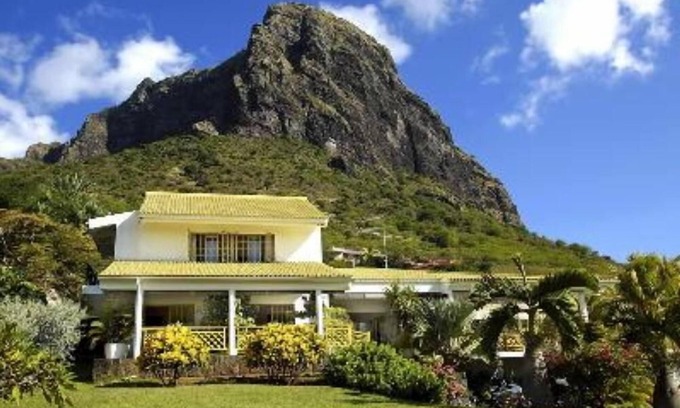 Le Morne House | Dream home overlooking the lagoon and Le Morne mountain. 3 bedrooms, sleeps 6