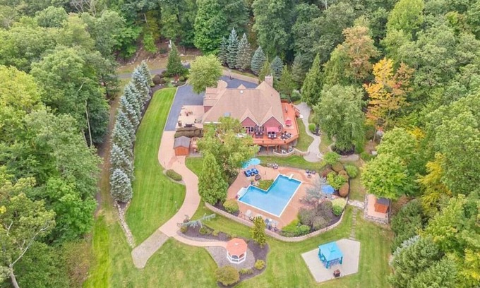 Stony Point Villa | DREAM Home, Pool, Hot Tub, Game Rm & Mountains.
