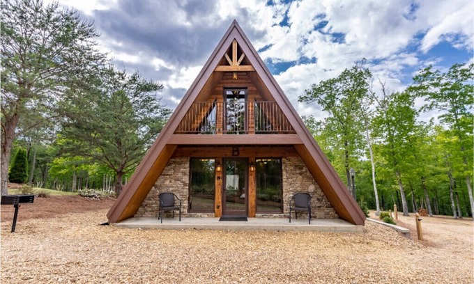 Dawson Cabin | Dream Maker Cabin w/Hot Tub - Sleeps 6
