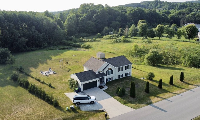 Traverse City House | Dream Palace, with Hot Tub, Game Room, Fire pit, 5BR-3BA, near Long Lake