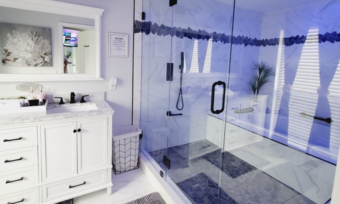 Spring Hill Apartment | Dream rooms Private Suit Entry by State park, beaches, springs & more!