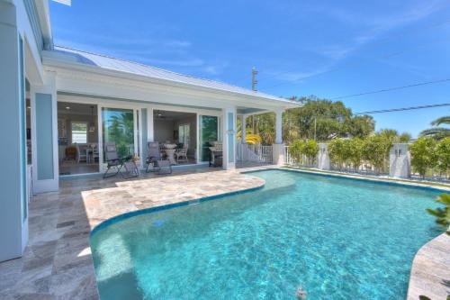 Bay Esplanade House | Dream Vacation Beach House