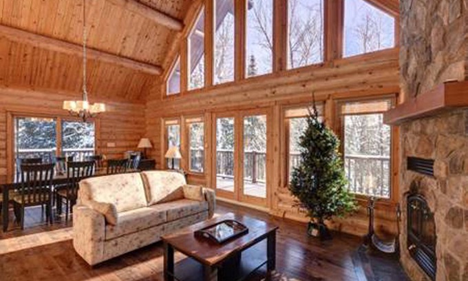 Labelle Ski Chalet | Dream vacation in a log cabin on Lake Mont Tremblant