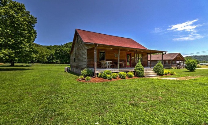 Mountain View House | Dream Valley Mountain View Cabin with Covered Porch!