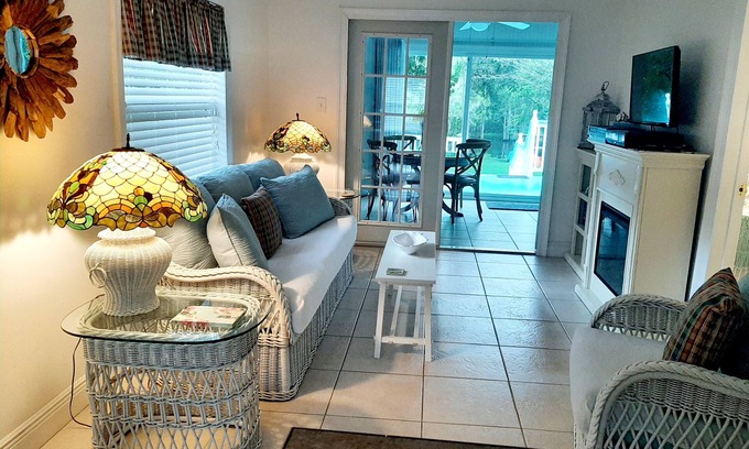 Nobleton Cottage | DREAMCATCHER RIVER COTTAGE HAS IT ALL!nDON'T DELAY!nBOOK YOUR STAY TODAY!nn