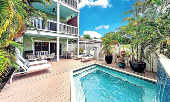 Old Town House | ~DREAMING ON DUVAL~ Grand 5 bedroom, 4.5 bath home with private pool/parking