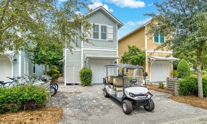 Watercolor House | Dreamy 5BR WaterColor Retreat, Beach Club Passes, Golf Cart, Bikes, Dragonfly Pool 2 Blocks Nearby!