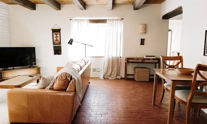 Albuquerque House | Dreamy Adobe Home: A Peaceful Retreat 1-6 Guests