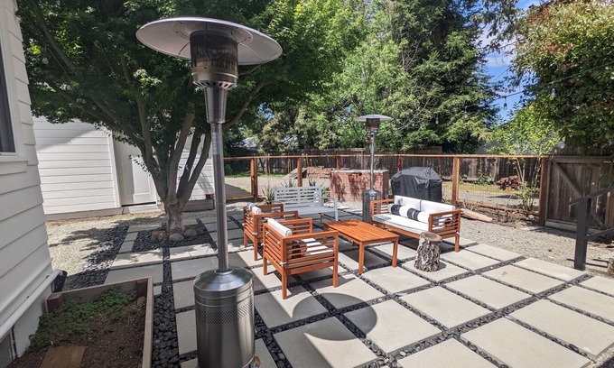 Napa House | Dreamy Bungalow near downtown with expansive lot