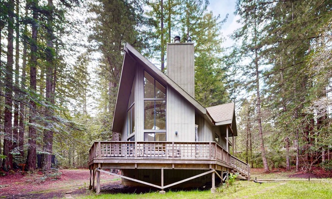 Anchor Bay House | Dreamy Chalet Style House in the Forest With Large Deck, Near Beach - 1 Dog Okay