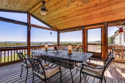 Highland House | Dreamy Home on Lake Istokpoga with Dock and Views!