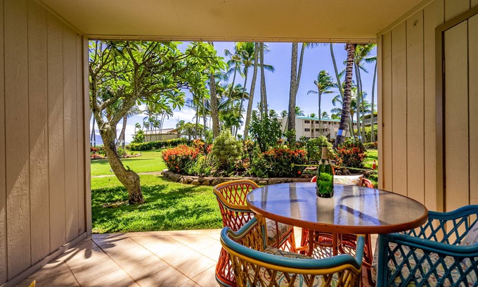 Ualapue Apartment | Dreamy oceanfront resort condo with pool, tennis courts, & beach access