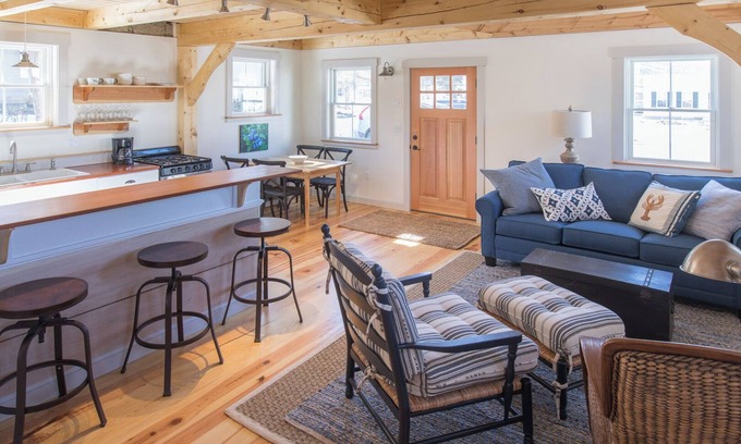 Camden Apartment | Dreamy, walk to everywhere village post and beam get away