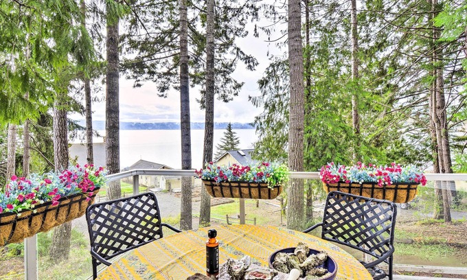 Potlatch Apartment | Dreamy Waterfront Studio w/Hood Canal Views