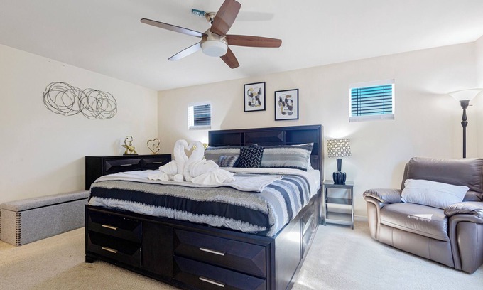 Martha Lake House | DREAMZ VILLA: Spacious and cozy House