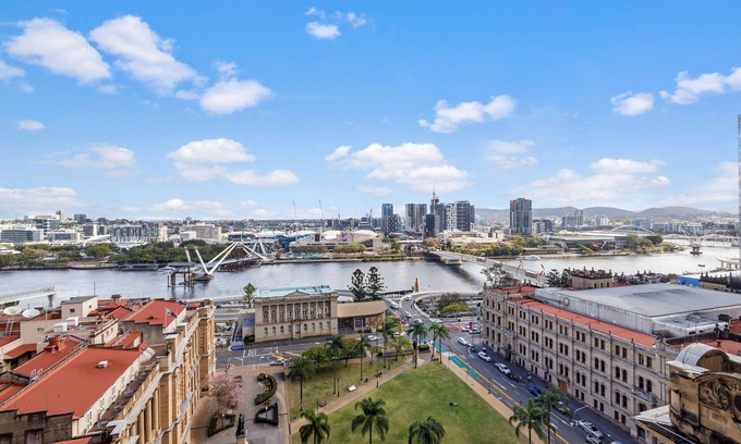 Brisbane Central Business District Apartment | Dress Circle! 2Bed/2Bath/1Car/Amazing Views ~ CBD