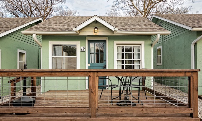 Branson Cottage | Driftwater Resort Cabin #12 with Lake Taneycomo Access & Pool!
