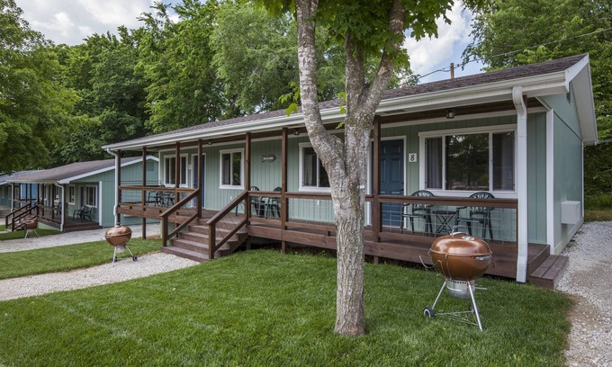 Branson Cabin | Driftwater Resort Cabin #8 with Lake Taneycomo Access & Pool!