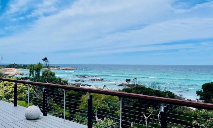 The Gardens House | Driftwood Bay of Fires - A spacious and luxurious scandinavian style beach house
