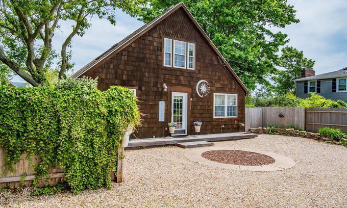 Old Saybrook Center Cottage | Driftwood Cottage @ Saybrook Point Marina, 2 King Beds