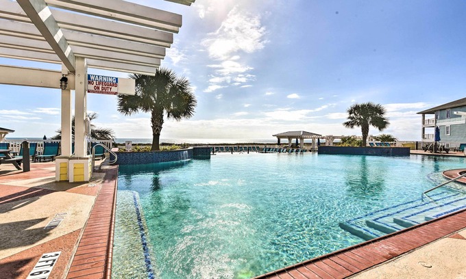 Red Fish Cove Apartment | 'driftwood' Galveston Resort Escape w/Deck & View