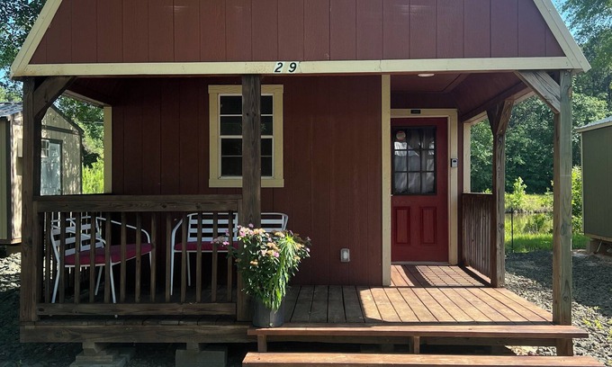 Zwolle Cabin | Driftwood Inn and Lodge by the lake. A super convenient locationn