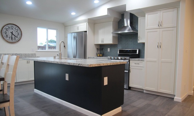 Costa Mesa House | Driftwood is between Disneyland and Newport Beach
