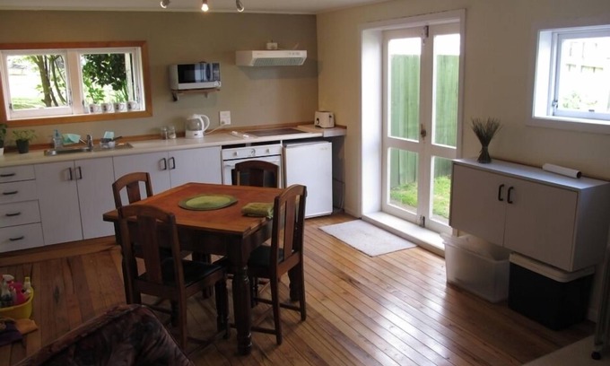 New Plymouth Apartment | Drive in on Devon St