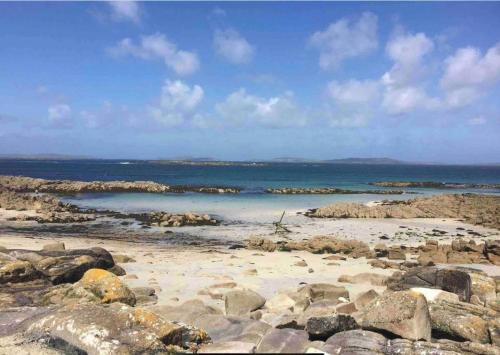 Claddaghduff Apartment | Drop Anchor House, Spacious 3 bedroom apartment, fabulous sea views